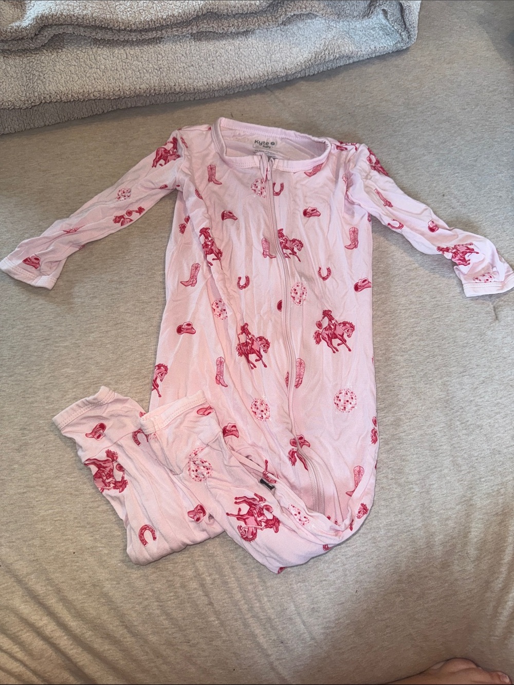 Kyte BABY Pink Zip-Front Western Print pajama size 3T